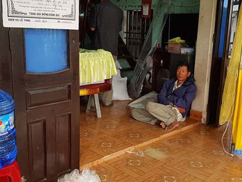 Buổi chào cờ đầu năm mới chìm trong nước mắt ở ngôi trường có 6 học sinh đuối nước thương tâm-19