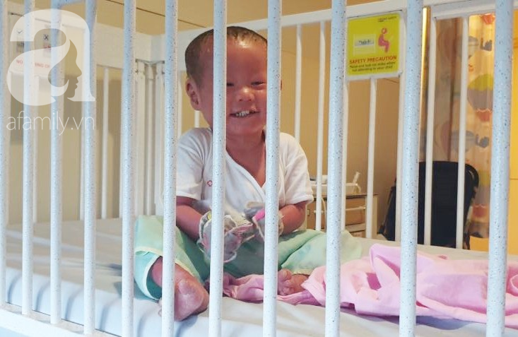 Hình ảnh ấm áp năm mới: bé Bích bị bỏ rơi, người đầy vẩy ngứa như da trăn ngày nào đã tập đi, tập nói-4