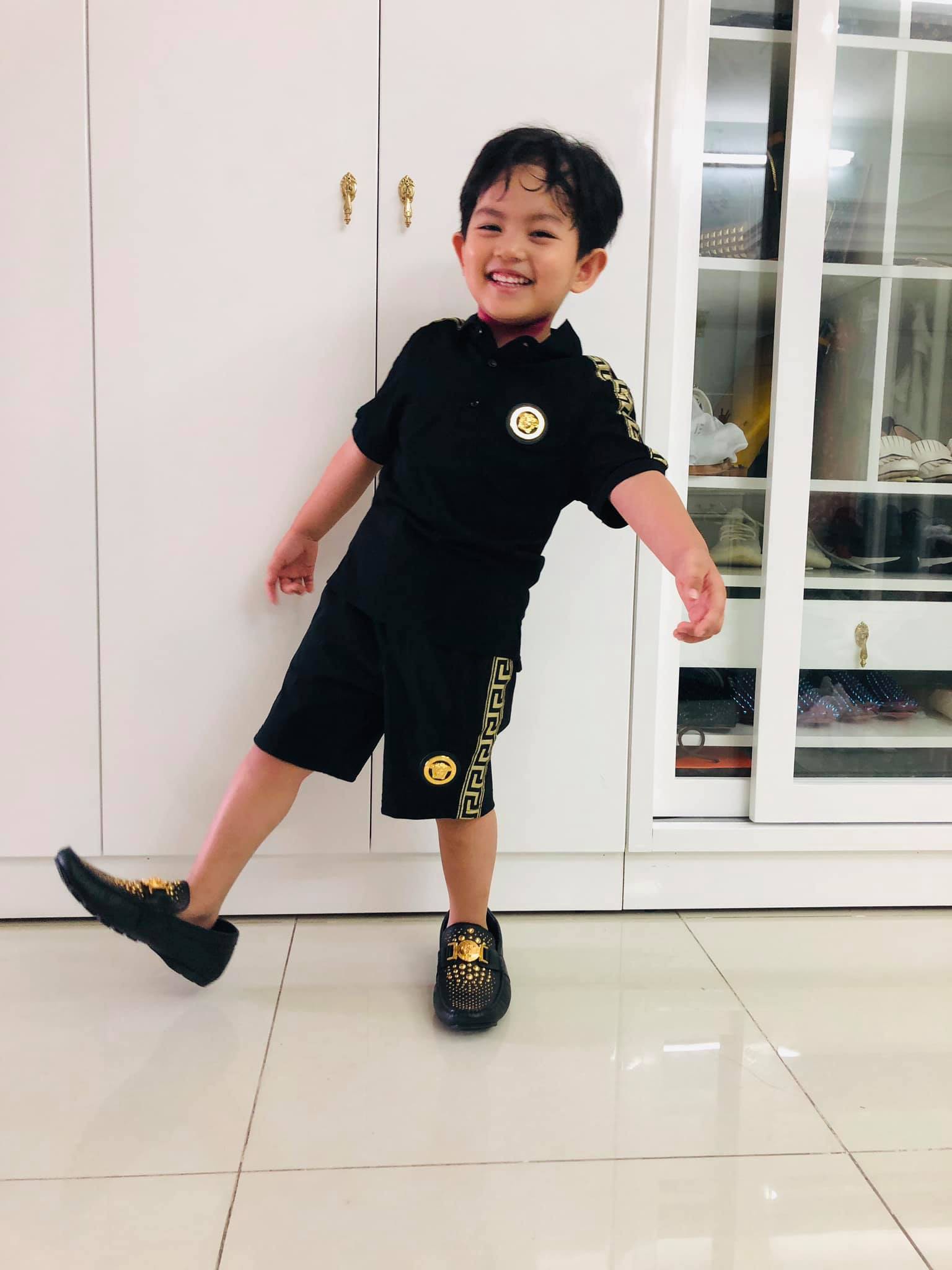 Mới hơn 3 tuổi nhưng Kubi nhà Khánh Thi đã sở hữu loạt đồ hiệu trị giá hàng trăm triệu-6