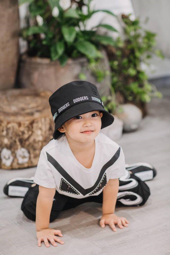 Mới hơn 3 tuổi nhưng Kubi nhà Khánh Thi đã sở hữu loạt đồ hiệu trị giá hàng trăm triệu-9