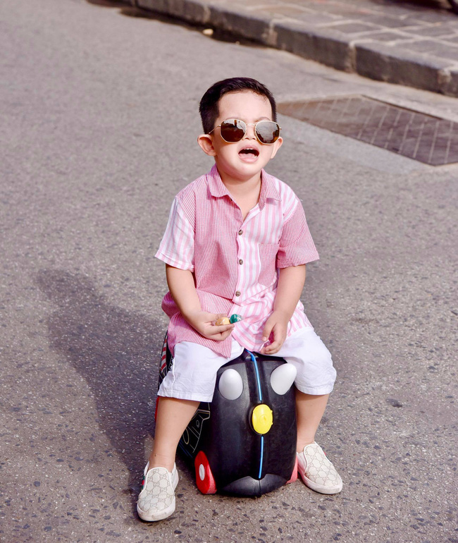 Mới hơn 3 tuổi nhưng Kubi nhà Khánh Thi đã sở hữu loạt đồ hiệu trị giá hàng trăm triệu-13