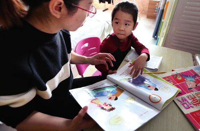 Bé gái trả treo vì bị mẹ mắng không chịu học và lời khuyên của các chuyên gia dành cho phụ huynh kèm con học-2