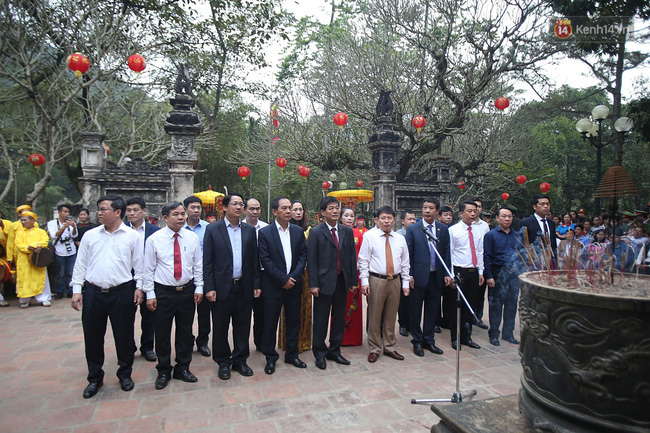 Hà Nội: Tướng bà” 12 tuổi được ngồi trên kiệu, bảo vệ nghiêm ngặt tránh bị bắt cóc ở hội Gióng-4