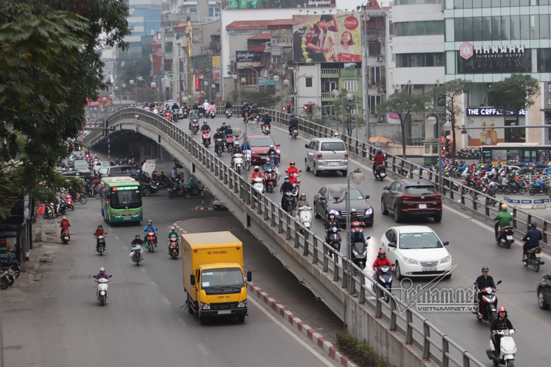 Lạ kỳ phố Hà Nội vắng hắt hiu ngày đầu đi làm sau Tết-1