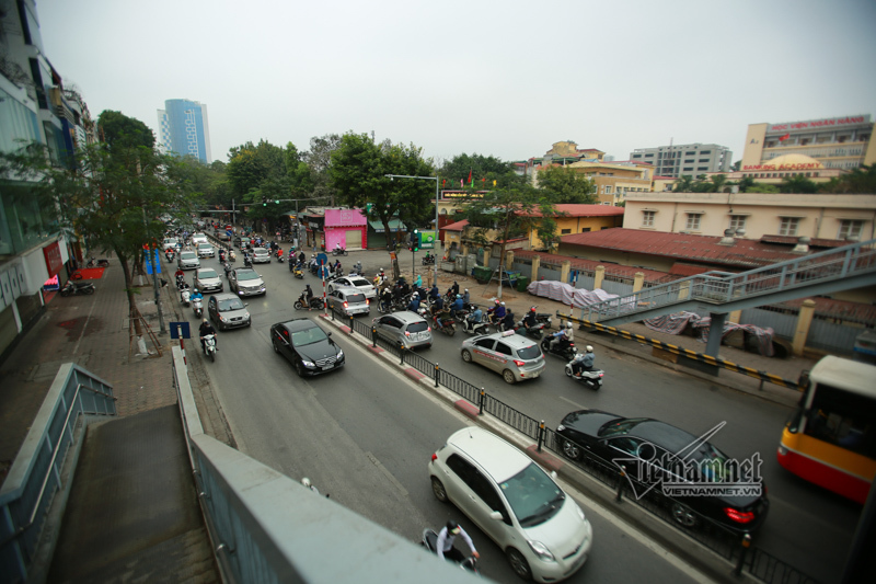 Lạ kỳ phố Hà Nội vắng hắt hiu ngày đầu đi làm sau Tết-3