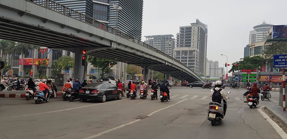 Lạ kỳ phố Hà Nội vắng hắt hiu ngày đầu đi làm sau Tết-12
