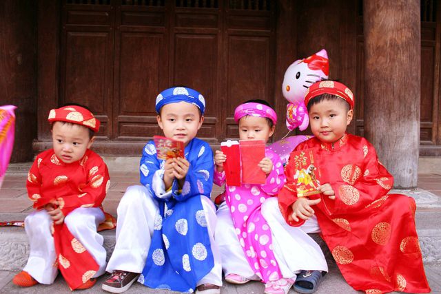 Lì xì: Đừng để thói xấu lây sang con trẻ-2