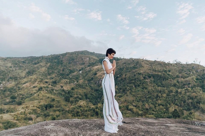 HHen Niê diện áo dài hòa mình vào thiên nhiên hùng vĩ ở Buôn Ma Thuột-1