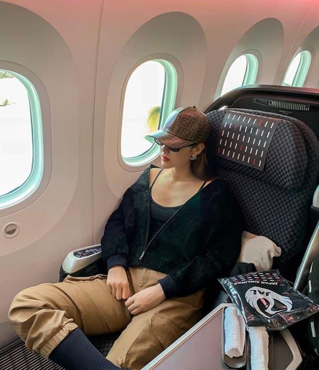 Mới đầu năm, Minh Hằng và các sao Việt đã chi lớn, xài đồ hàng hiệu tiền triệu tiền trăm-1