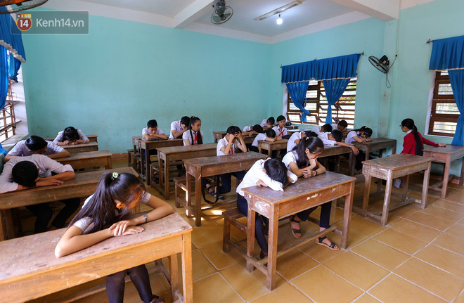 Buổi chào cờ đầu năm mới chìm trong nước mắt ở ngôi trường có 6 học sinh đuối nước thương tâm-12