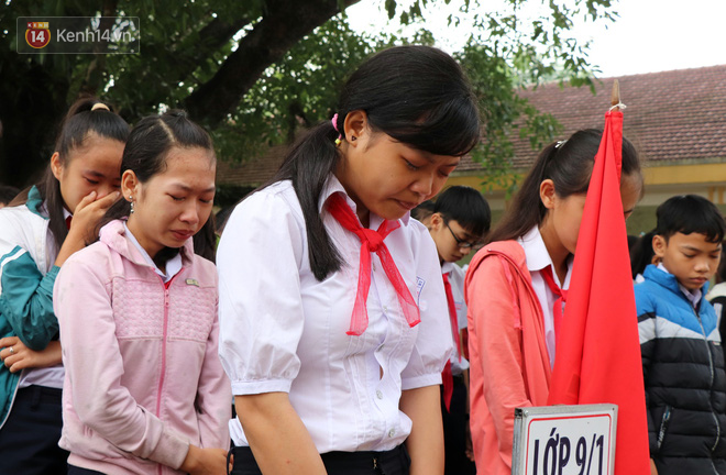 Buổi chào cờ đầu năm mới chìm trong nước mắt ở ngôi trường có 6 học sinh đuối nước thương tâm-7