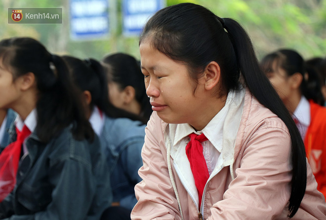 Buổi chào cờ đầu năm mới chìm trong nước mắt ở ngôi trường có 6 học sinh đuối nước thương tâm-8