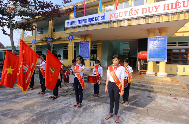 Buổi chào cờ đầu năm mới chìm trong nước mắt ở ngôi trường có 6 học sinh đuối nước thương tâm-10