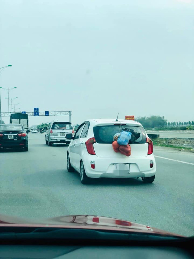 Chuyến xe chở cả quê hương quay lại thành phố sau Tết khiến nhiều người bật cười-4