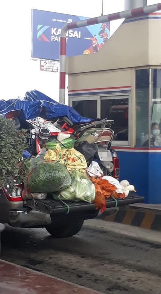 Chuyến xe chở cả quê hương quay lại thành phố sau Tết khiến nhiều người bật cười-2