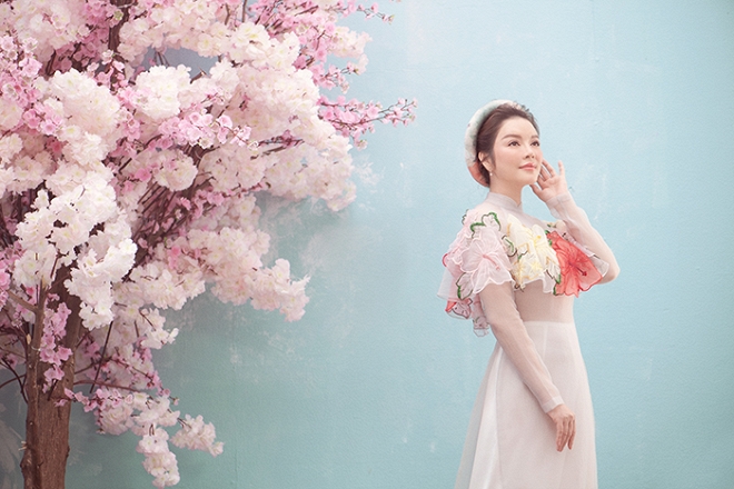 Lý Nhã Kỳ đẹp mê hồn trong tà áo dài quý phái-1
