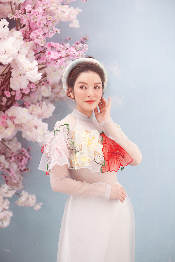 Lý Nhã Kỳ đẹp mê hồn trong tà áo dài quý phái-2