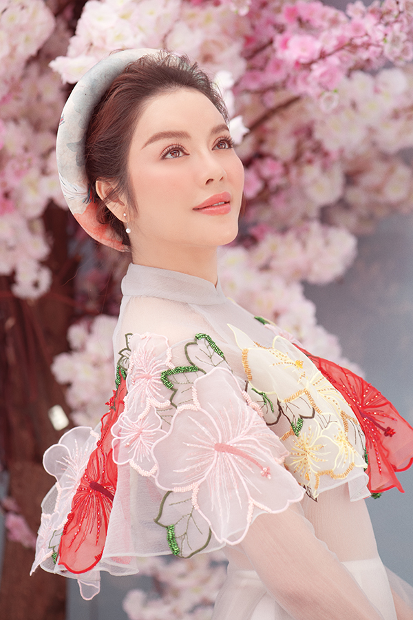 Lý Nhã Kỳ đẹp mê hồn trong tà áo dài quý phái-3