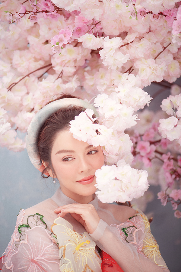 Lý Nhã Kỳ đẹp mê hồn trong tà áo dài quý phái-5