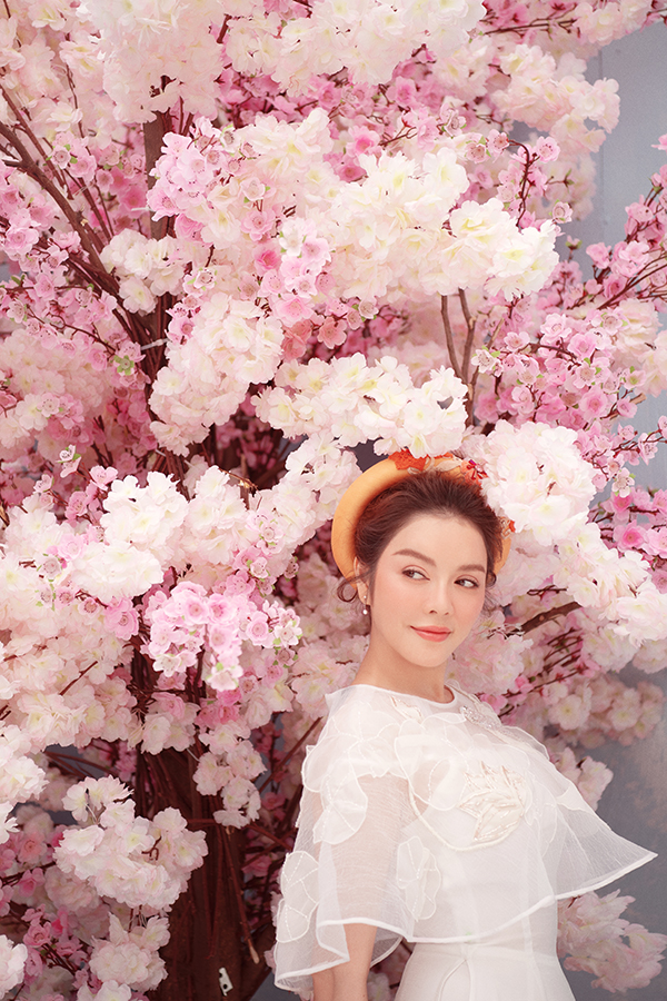 Lý Nhã Kỳ đẹp mê hồn trong tà áo dài quý phái-8