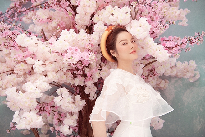 Lý Nhã Kỳ đẹp mê hồn trong tà áo dài quý phái-9