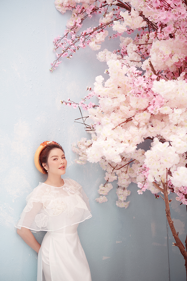 Lý Nhã Kỳ đẹp mê hồn trong tà áo dài quý phái-10