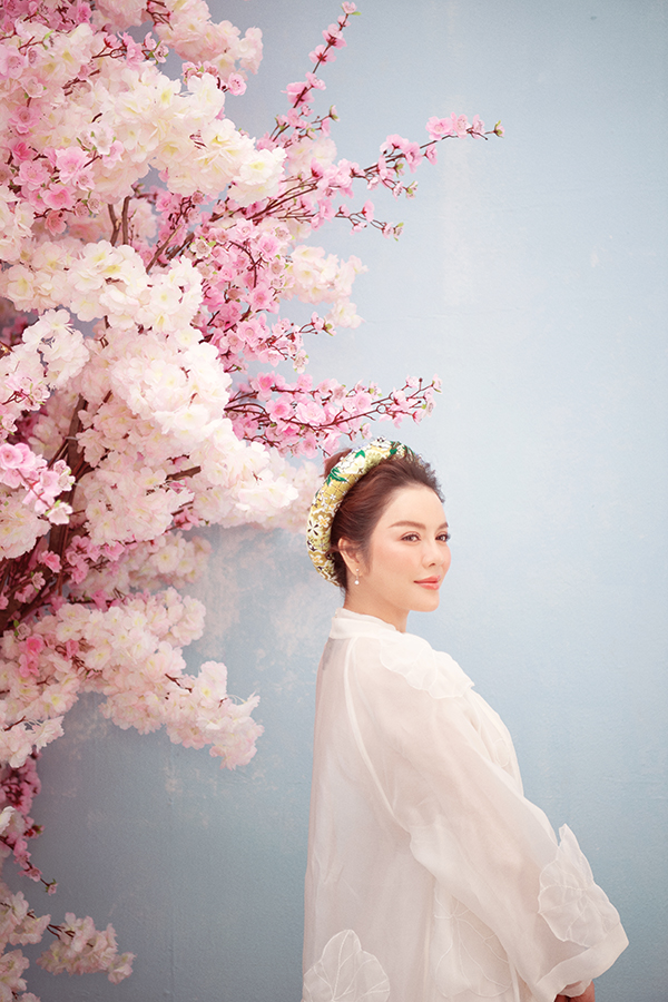 Lý Nhã Kỳ đẹp mê hồn trong tà áo dài quý phái-11