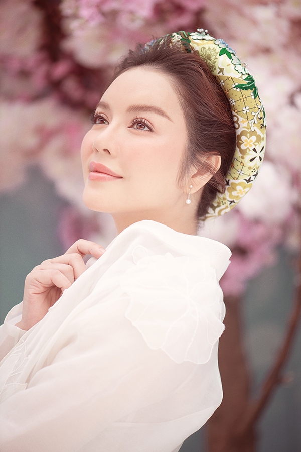 Lý Nhã Kỳ đẹp mê hồn trong tà áo dài quý phái-12