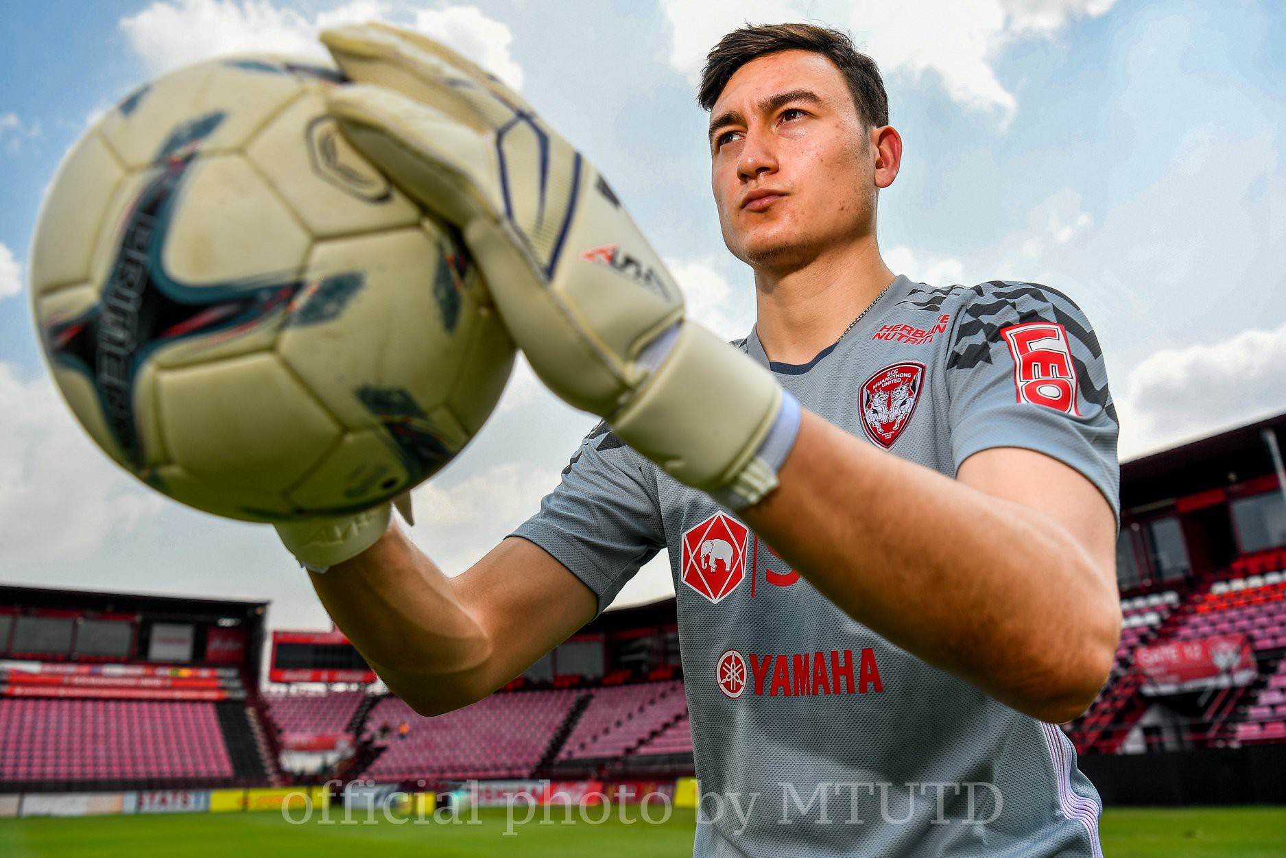 Người đại diện tiết lộ: Suýt chút nữa Muangthong United mua được Văn Lâm với giá rất rẻ-3