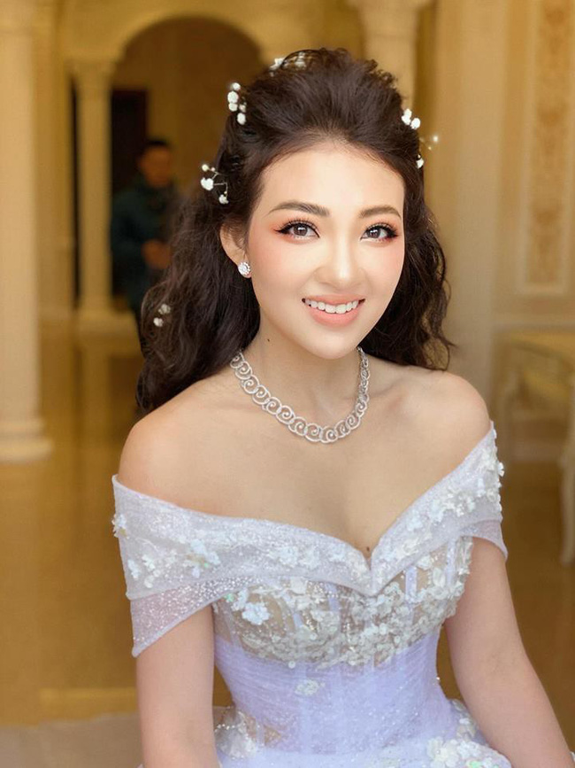 Rò rỉ hình ảnh xa hoa bên trong lâu đài 7 tầng của gia đình cô dâu xinh đẹp nổi tiếng Nam Định-2