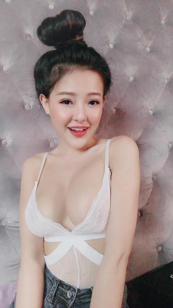 Diện váy quây chật ních, Thúy Vi khai xuân đầu năm bằng màn khoe ngực muốn... tắt thở”-7