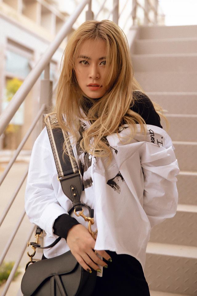 Đầu năm đăng ảnh mới, Hoàng Thùy Linh lại gây tò mò khi khoác vai trai lạ-5