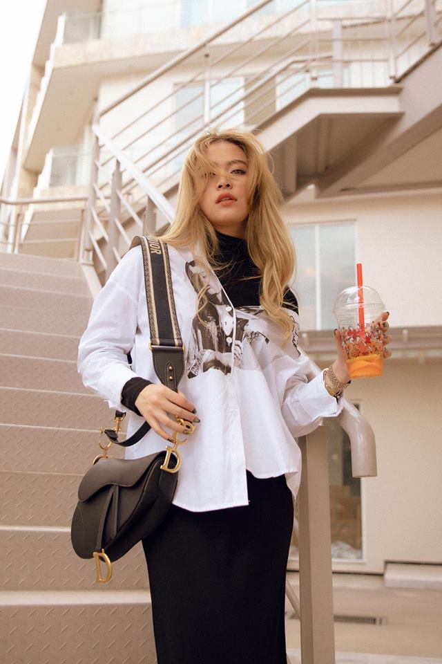 Đầu năm đăng ảnh mới, Hoàng Thùy Linh lại gây tò mò khi khoác vai trai lạ-7