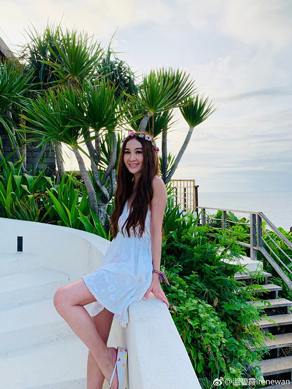 Phan Kim Liên Ôn Bích Hà diện bikini nóng bỏng ở tuổi 52-4