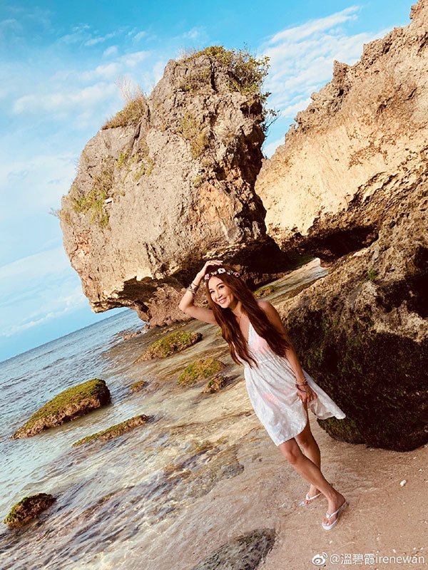 Phan Kim Liên Ôn Bích Hà diện bikini nóng bỏng ở tuổi 52-8