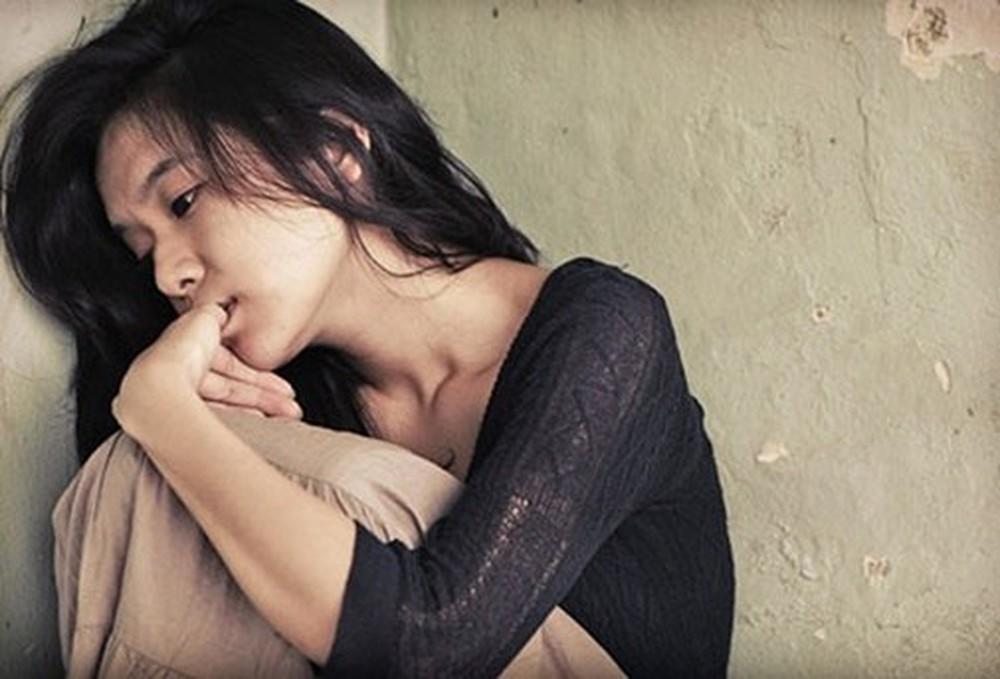 Cô gái cứ thấy đàn ông là toàn thân nóng bừng bừng, thở gấp nhưng lý do thực sự là...-3