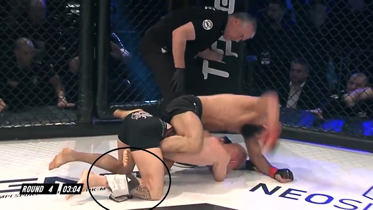 Võ sĩ số nhọ nhất năm: Muốn thua cũng không được, bị đánh đến thâm tím mặt mày-1