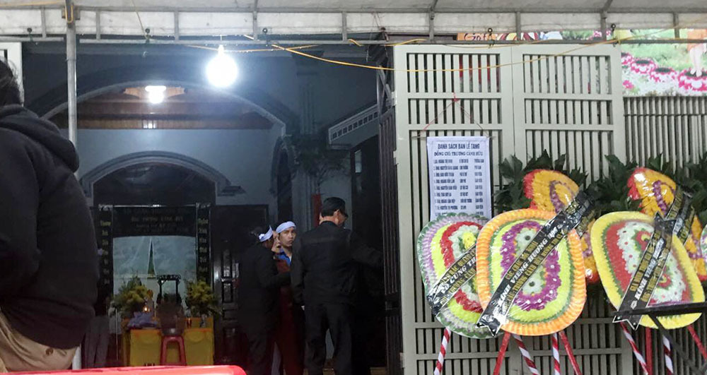 Phó phòng ngân hàng đâm chết bố đẻ: Em gái bị chém đã bị sảy thai-1