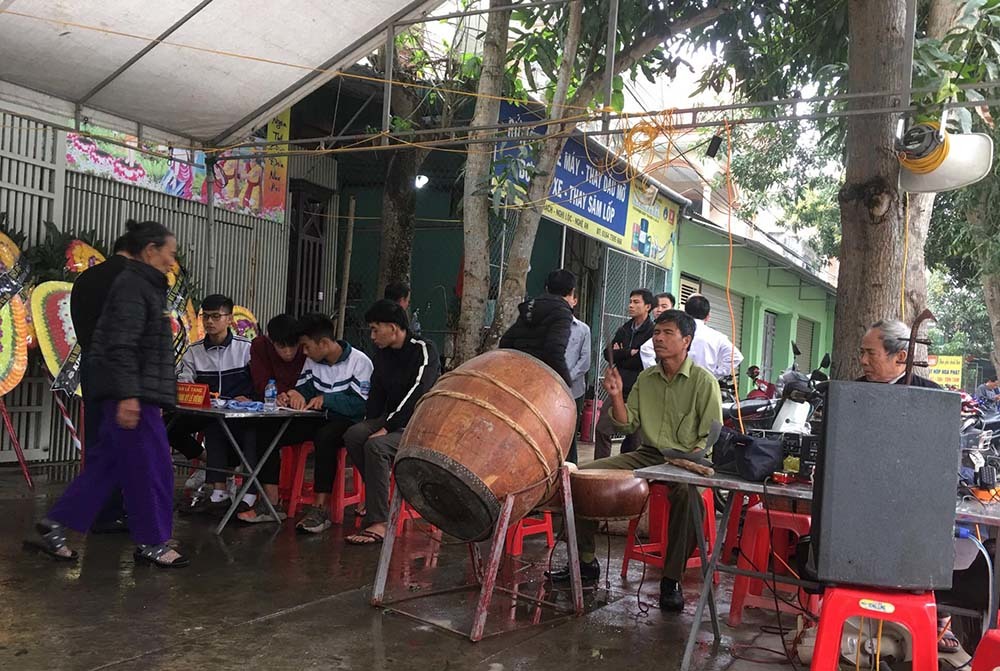 Phó phòng ngân hàng đâm chết bố đẻ: Em gái bị chém đã bị sảy thai-2