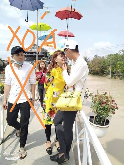 Liếc mắt sắc lẹm khi đi ngang couple đang âu yếm, chàng trai trở thành đề tài chế ảnh của dân mạng-3