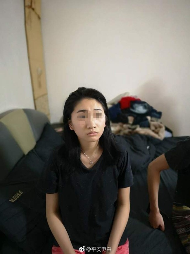 Đến nhà bạn trai ra mắt nhân dịp Tết, cô gái trẻ bị cảnh sát còng tay ngay cửa, để lộ thân phận thật-1