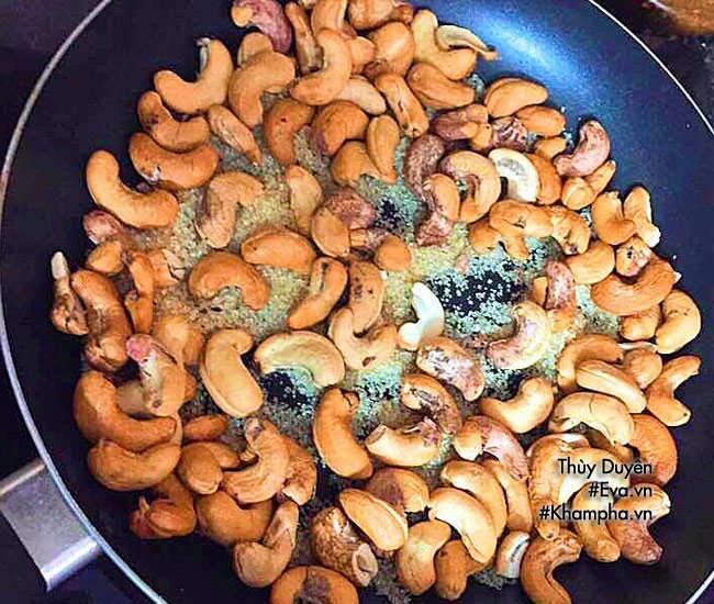 Hạt điều thừa sau Tết đem ngào đường, vừng giòn tan, để dành ăn chơi-2