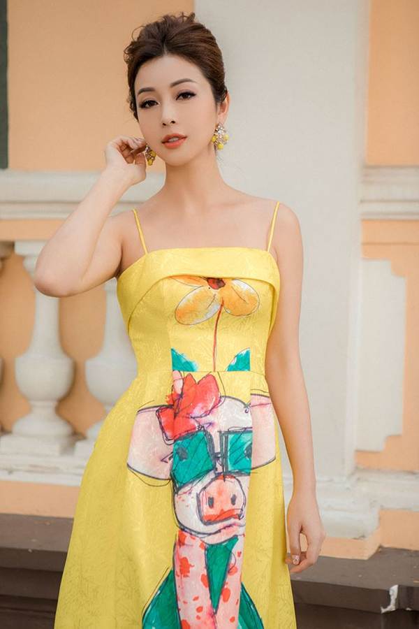 Jennifer Phạm vai trần gợi cảm xuống phố đầu năm-3
