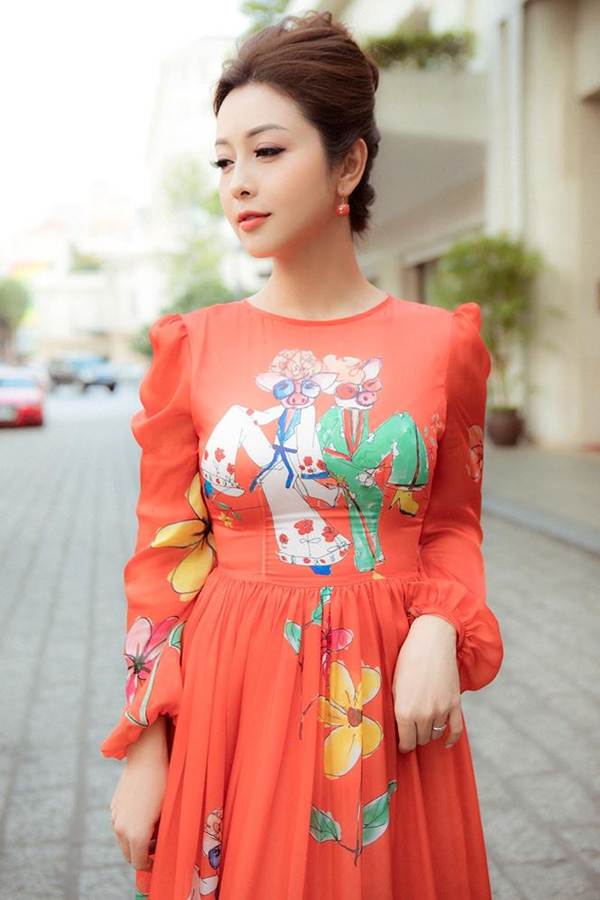 Jennifer Phạm vai trần gợi cảm xuống phố đầu năm-7