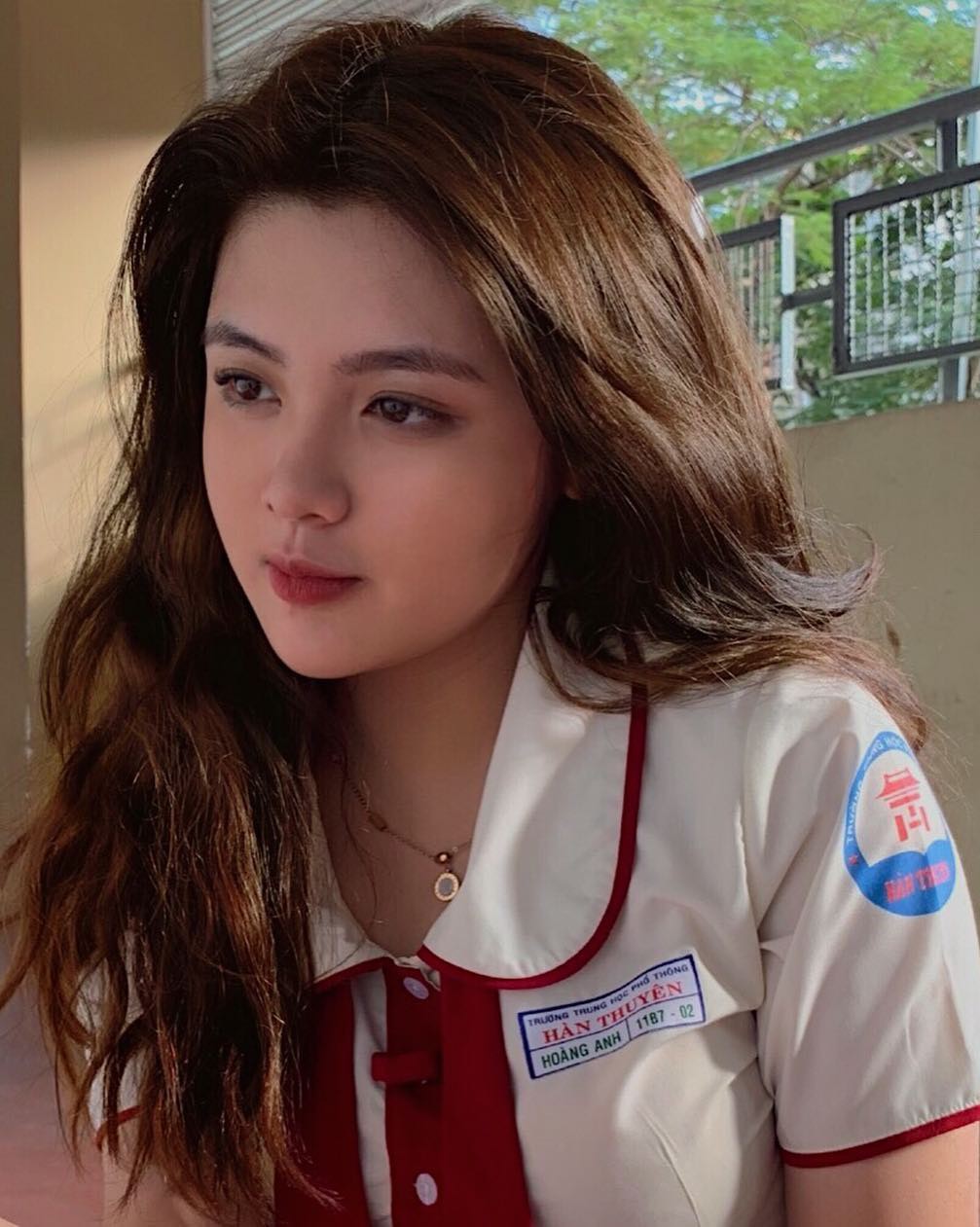 Báo Trung phát sốt về một nữ sinh Việt mặc áo dài, khen ngợi nhan sắc xinh đẹp đủ tầm tham gia showbiz-2