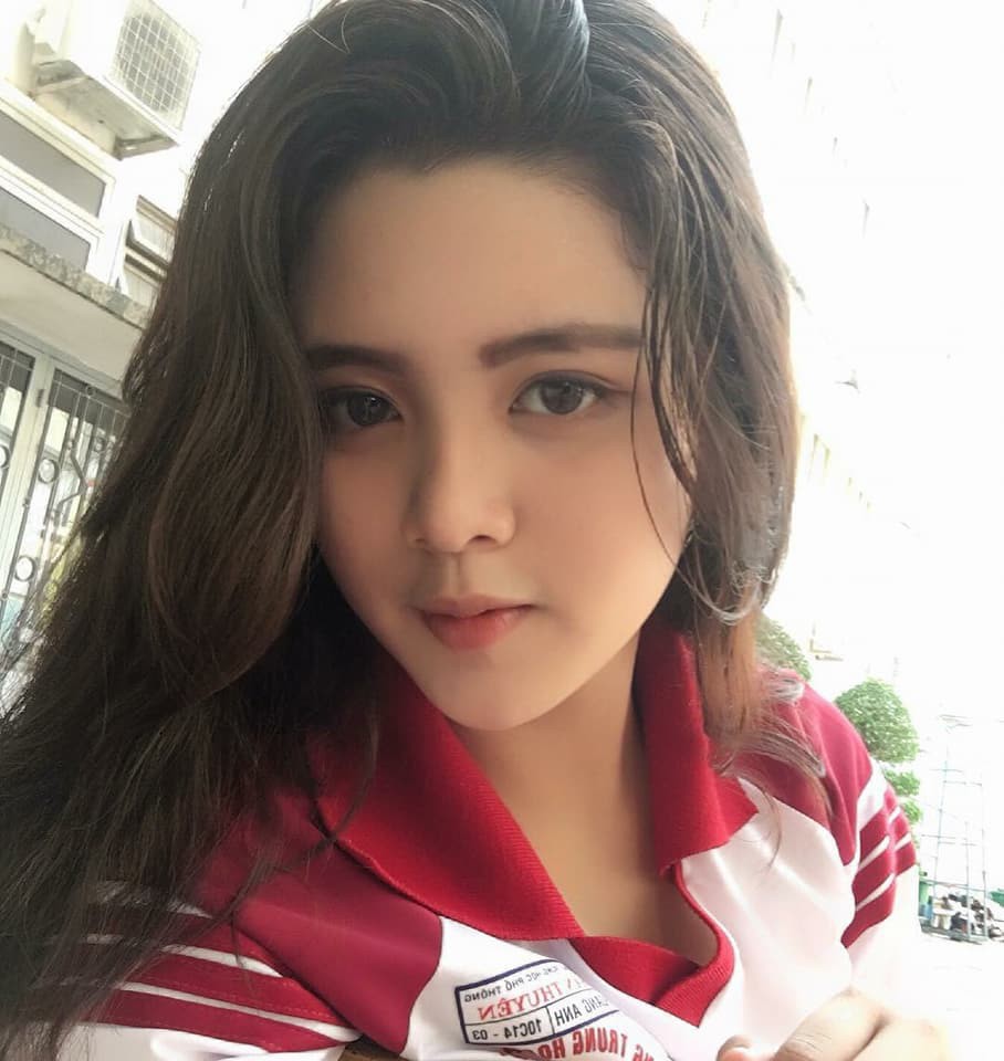 Báo Trung phát sốt về một nữ sinh Việt mặc áo dài, khen ngợi nhan sắc xinh đẹp đủ tầm tham gia showbiz-5