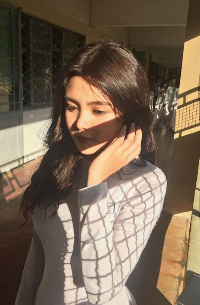 Báo Trung phát sốt về một nữ sinh Việt mặc áo dài, khen ngợi nhan sắc xinh đẹp đủ tầm tham gia showbiz-6