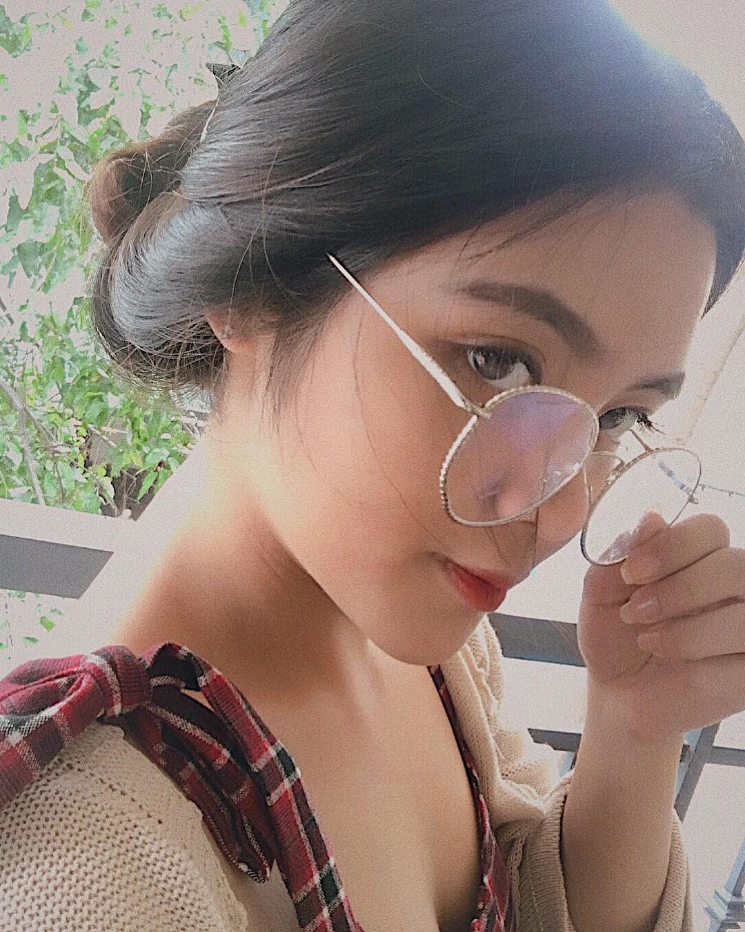 Báo Trung phát sốt về một nữ sinh Việt mặc áo dài, khen ngợi nhan sắc xinh đẹp đủ tầm tham gia showbiz-8