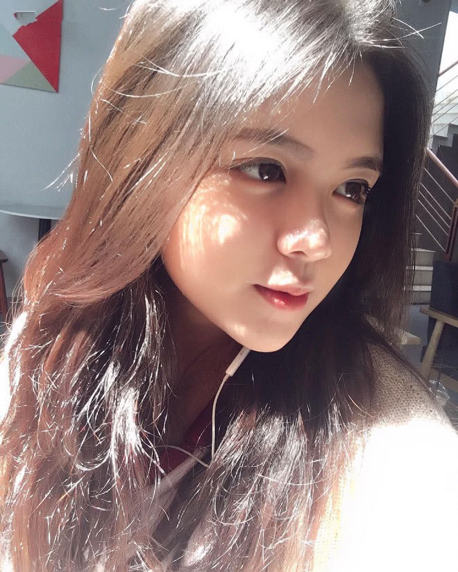 Báo Trung phát sốt về một nữ sinh Việt mặc áo dài, khen ngợi nhan sắc xinh đẹp đủ tầm tham gia showbiz-10