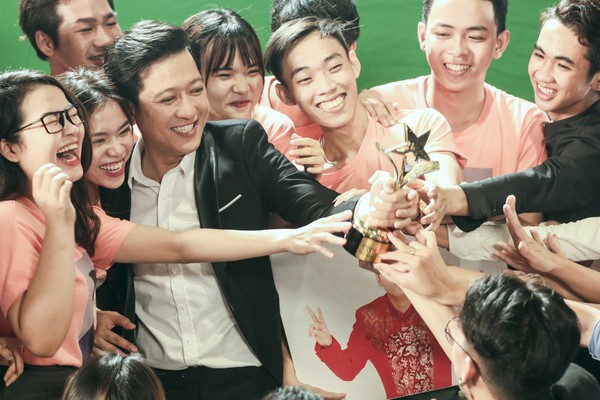 Phim trăm tỷ mùa Tết - Cua lại vợ bầu và Siêu sao siêu ngố có thực sự là tuyệt phẩm của điện ảnh Việt?-3